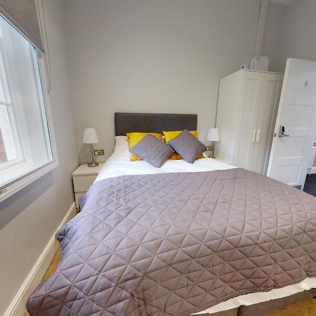 1 Castle Yard Apartment Ковънтри Стая снимка