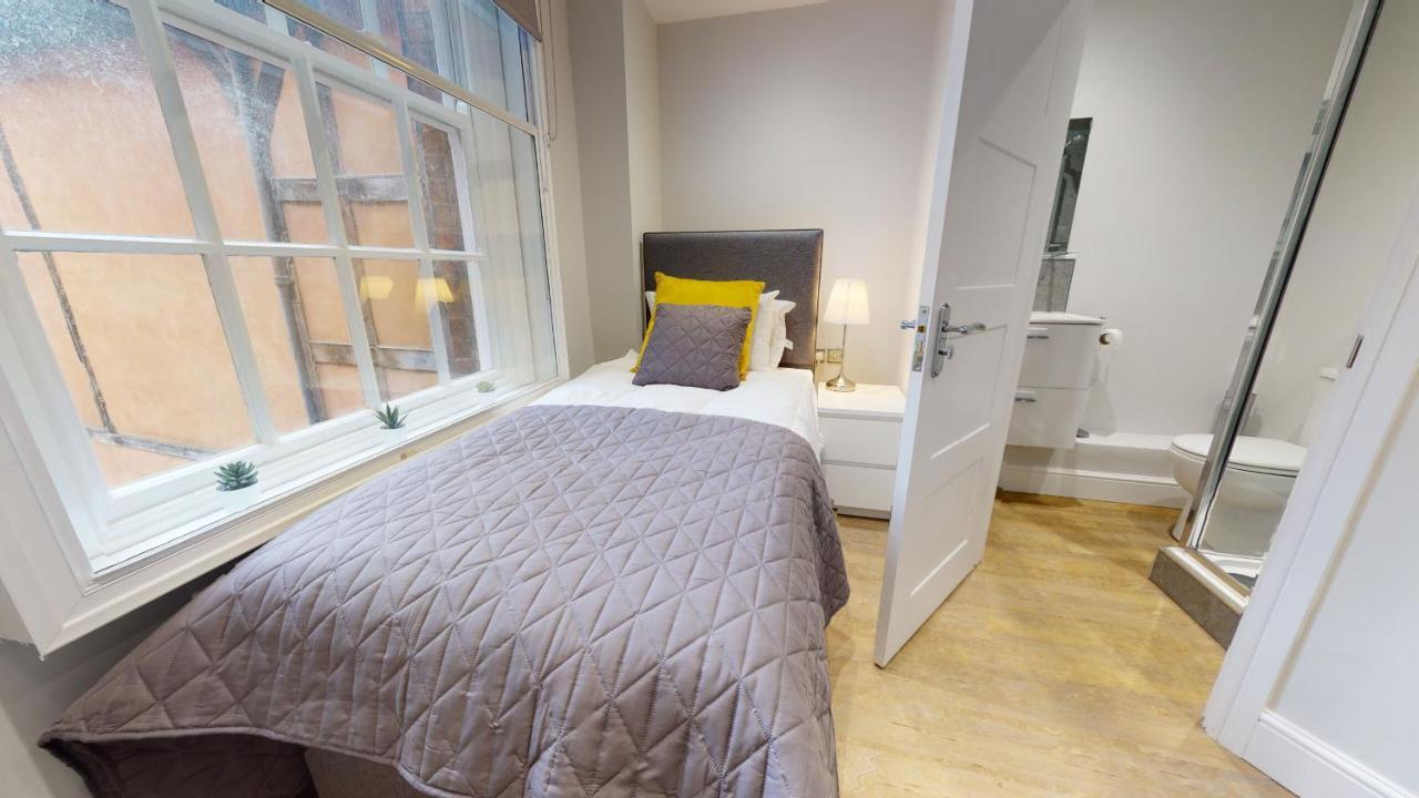 1 Castle Yard Apartment Ковънтри Стая снимка