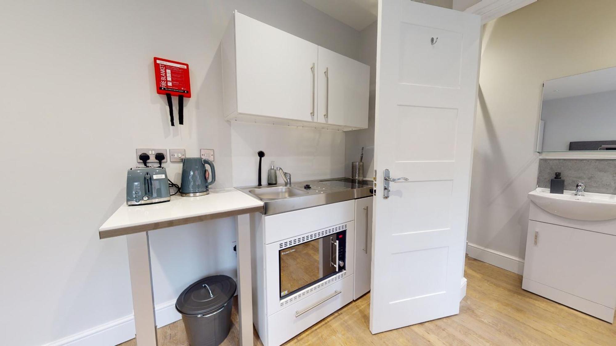1 Castle Yard Apartment Ковънтри Стая снимка