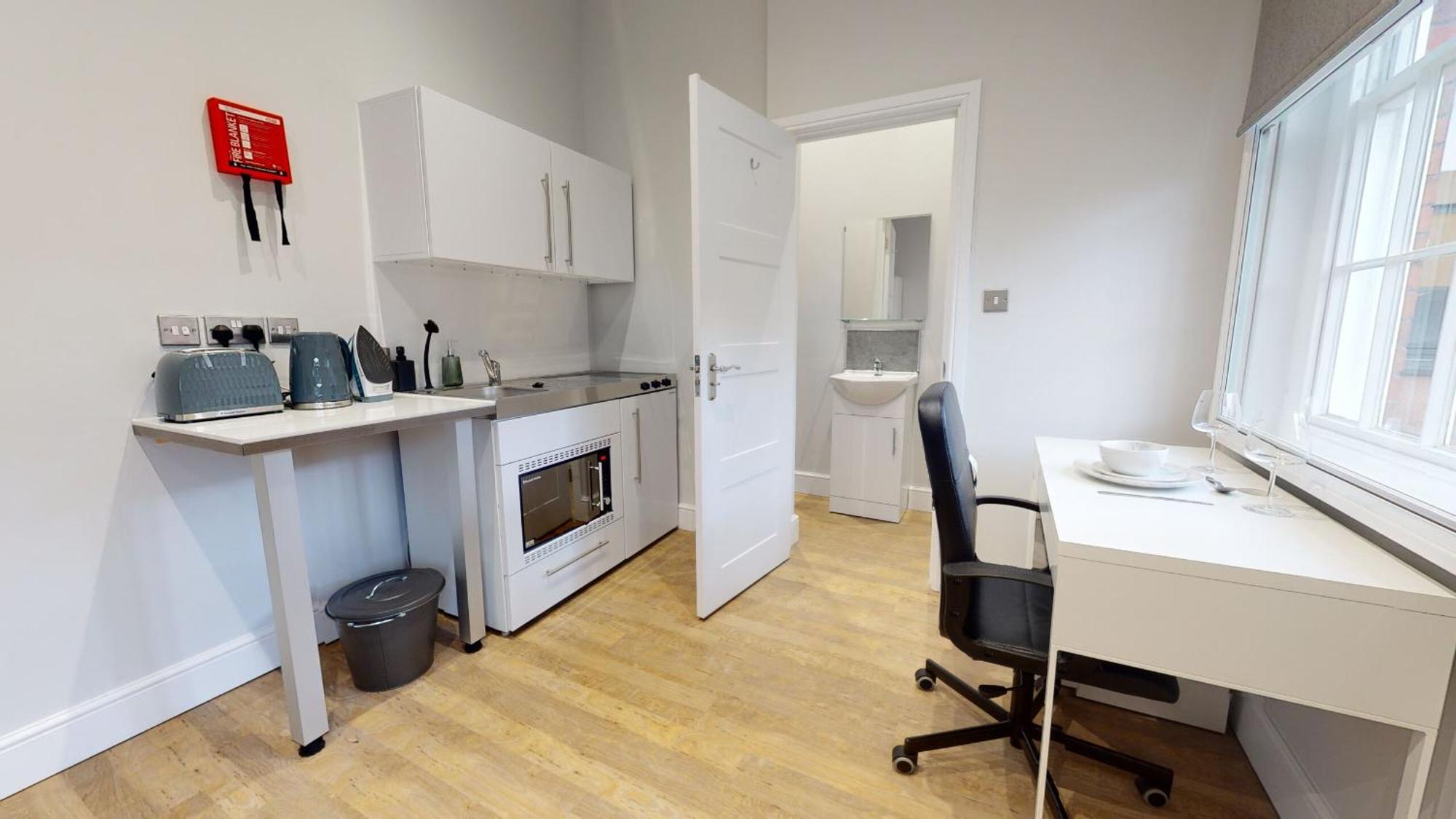 1 Castle Yard Apartment Ковънтри Стая снимка