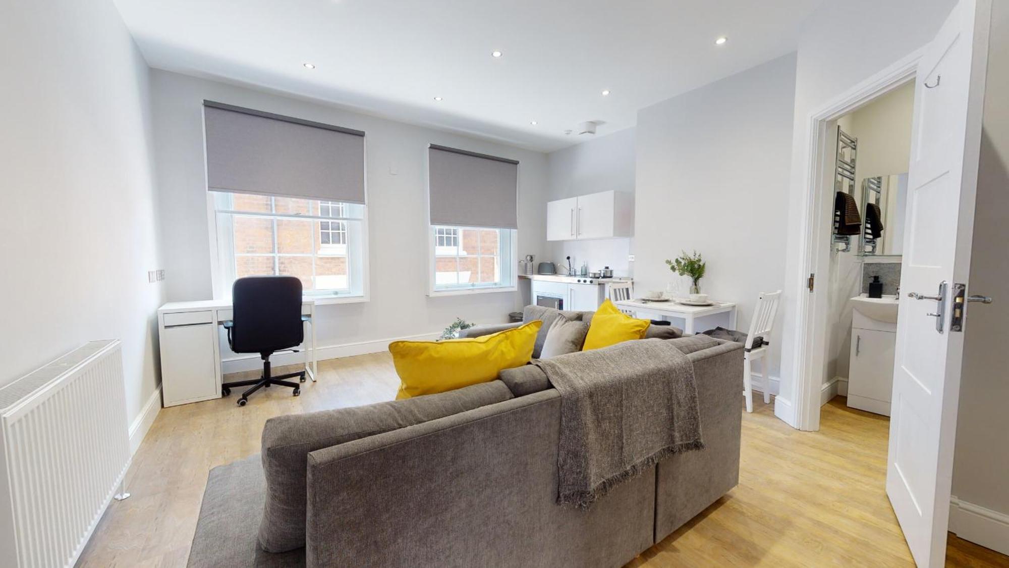 1 Castle Yard Apartment Ковънтри Стая снимка
